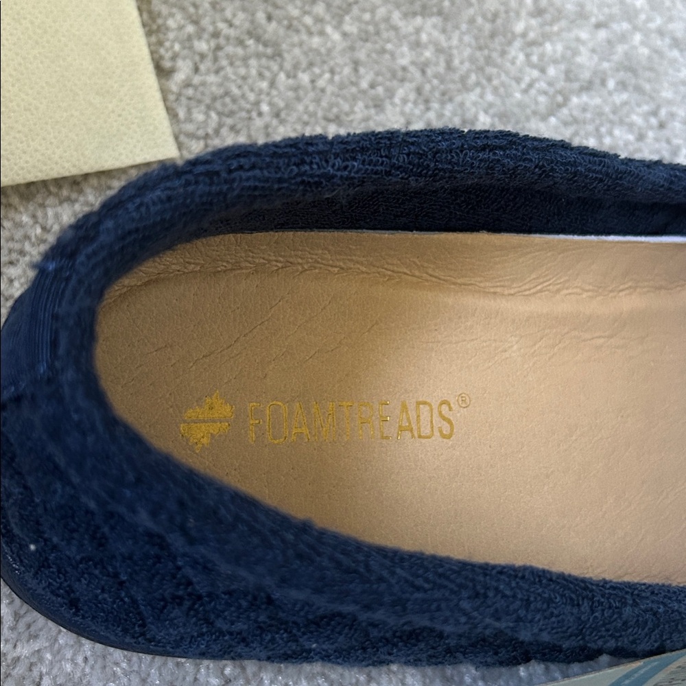 🔥🆕🔥Foamtreads 9.5W Dark Blue Quilted Slip-Ons - Picture 2 of 7